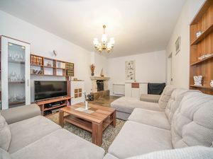 23927090-Ferienwohnung-5-Splitska-300x225-2