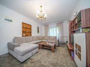 23927090-Ferienwohnung-5-Splitska-300x225-4