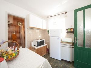 24057598-Ferienwohnung-2-Splitska-300x225-2