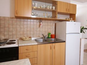 24057870-Ferienwohnung-5-Splitska-300x225-5