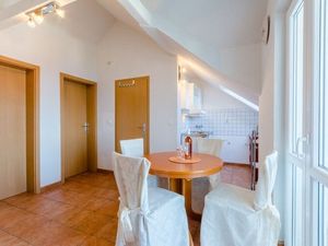 24058337-Ferienwohnung-4-Splitska-300x225-2