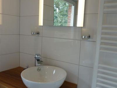 FW Rubina Bad mit Waschbecken und Handtuchwärmer FW Rubina Bad mit Waschbecken und Handtuchwärmer