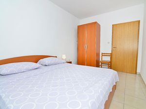 23297413-Ferienwohnung-5-Srima-300x225-2