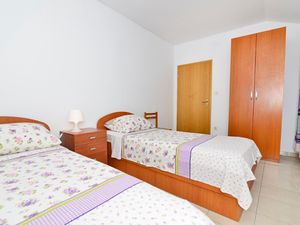 23297413-Ferienwohnung-5-Srima-300x225-4