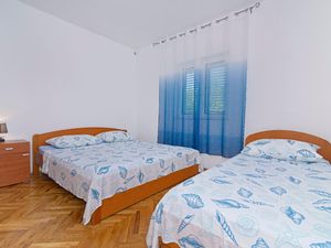 23297493-Ferienwohnung-5-Srima-300x225-2