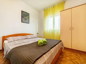 23297872-Ferienwohnung-3-Srima-300x225-3