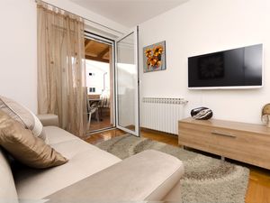 23945321-Ferienwohnung-4-Srima-300x225-5