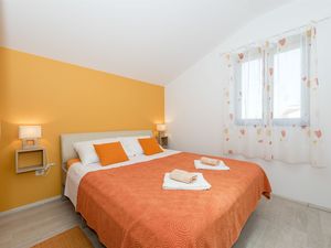 23942219-Ferienwohnung-5-Srima-300x225-2