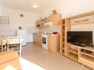 23944058-Ferienwohnung-4-Srima-300x225-5