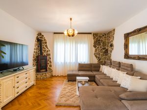 23737466-Ferienwohnung-8-Srinjine-300x225-3