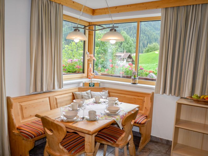 23869572-Ferienwohnung-4-St. Anton am Arlberg-800x600-0