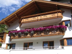 23288632-Ferienwohnung-4-St. Anton am Arlberg-300x225-1