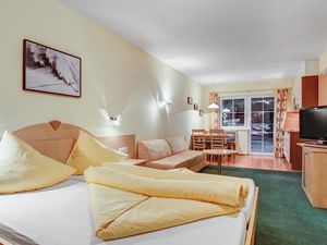 23822470-Ferienwohnung-2-St. Anton am Arlberg-300x225-1