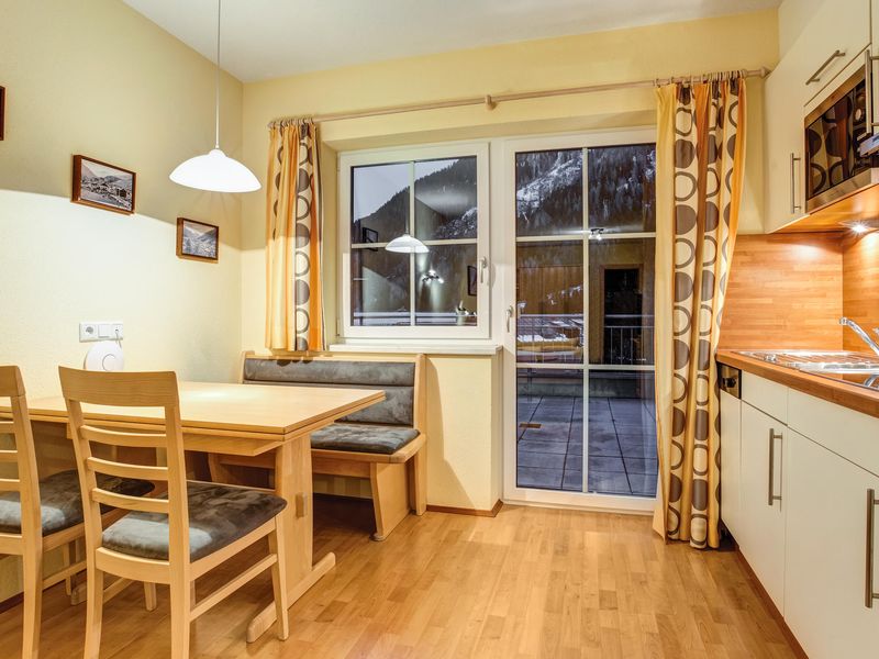 23822470-Ferienwohnung-2-St. Anton am Arlberg-800x600-2