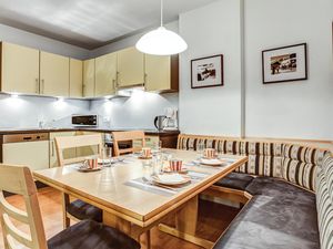 23822475-Ferienwohnung-4-St. Anton am Arlberg-300x225-1