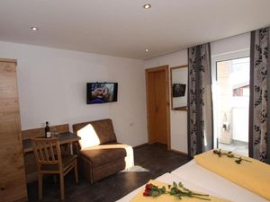 24016704-Ferienwohnung-6-St. Anton am Arlberg-300x225-3