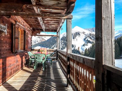 Terrasse mit herrlichem Bergpanorama