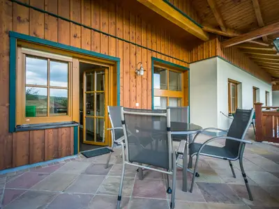 großzügige südseitige Terrasse Abendsonne