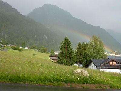 Regenbogen vor dem Haus