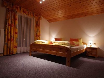 Schlafzimmer 1 mit Doppelbett