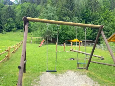 öffentlicher Kinderspiel- und Grillplatz