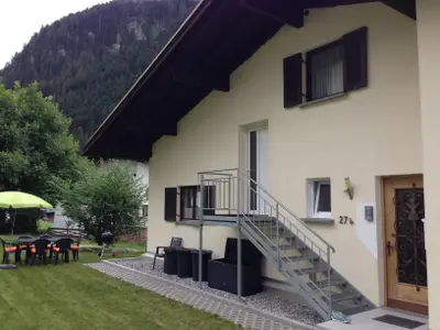 Eingang Wohnung 1. Etage, Eingang Wohnung parterre