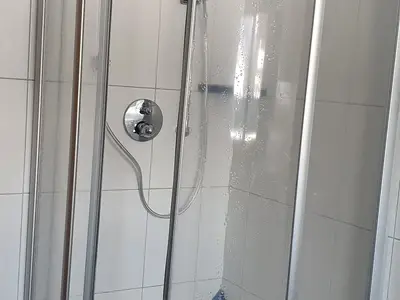 Duschkabine im Badezimmer