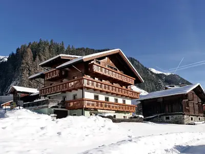 Gästehaus frisch verschneit