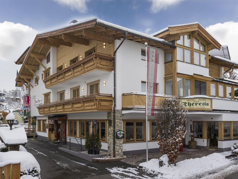 Hotel Theresia Garni - Hausansicht - Winter