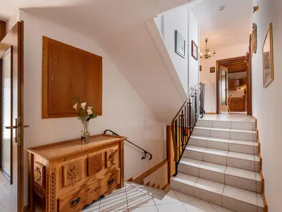 Haus_Lang_Niederhofen_9c_St_Johann_Stiegenhaus
