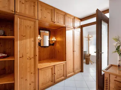Haus_Lang_Niederhofen_9c_St_Johann_Garderobe