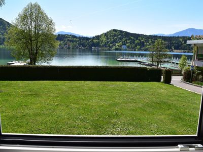 Schlafzimmer mit Seeblick