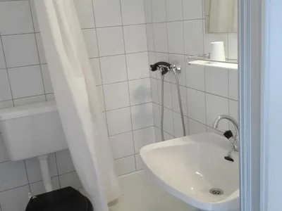 Nasszelle zu Schlafraum II