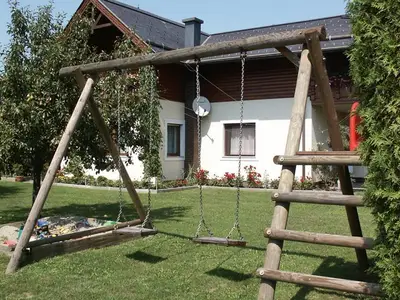Schaukel mit Sandkasten