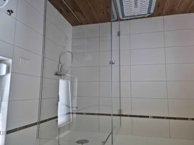 Badezimmer_Ansicht Dusche