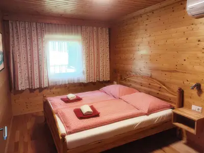 Holz 1 Schlafzimmer mit Klima