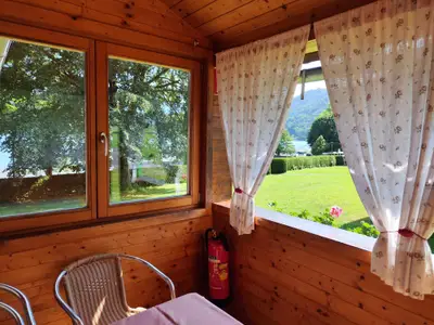 Holzbungalow 2 Veranda mit Seeblick