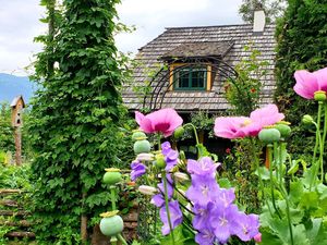 Försterhaus seitlich mit Garten