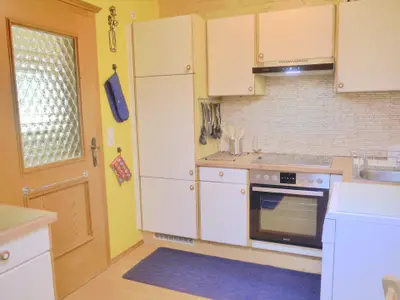 Gut ausgestattete Küche