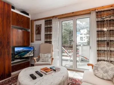 Wohnzimmer mit Komunikations-Zentrum(TV/Radio/Telefon/INTERNET)