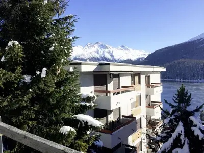 Sicht von der Via dal Bagn auf die Chesa Residence