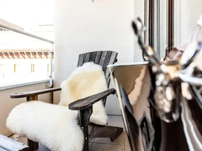 Gemütliche Sitzgelegenheiten auf dem Balkon