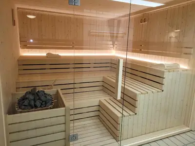 Sauna. Offen nur in Hauptsaison am Mo, Mi, Fr abends