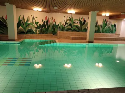 Hallenbad. Offen nur in Hauptsaison