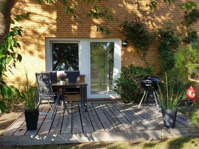 Terrasse mit Strandkorb und Grill