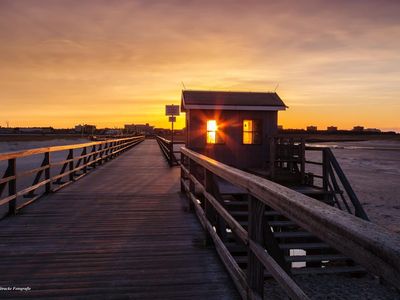 Seebrücke im Sonnenuntergang