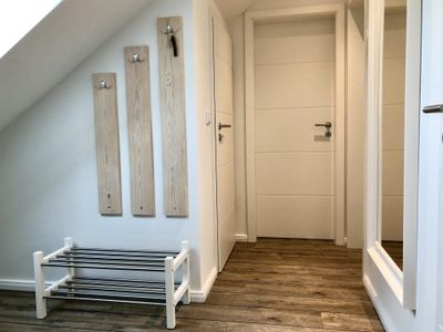 Flur mit Garderobe &amp; Schuhregal