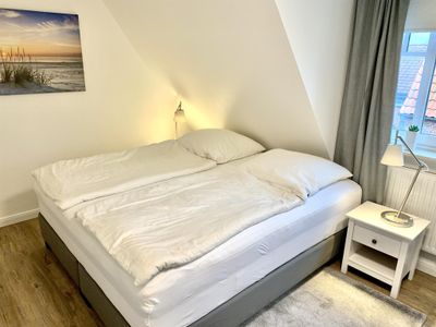 Schlafzimmer mit Boxspringbett