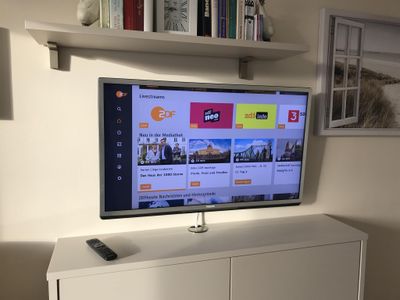 großer Fernseher mit Mediathek