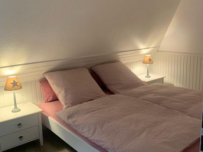 Schlafzimmer mit Doppelbett